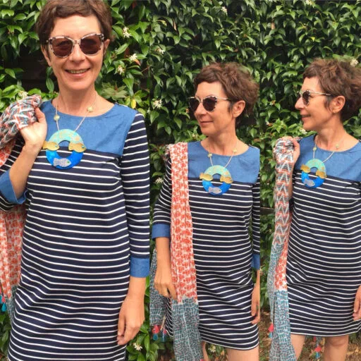 Claudine Vitry portrait en robe marinière et collier aquarium